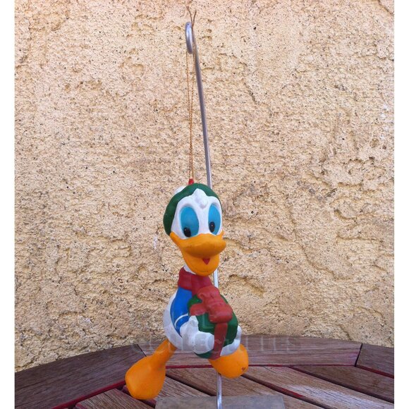 Vintage Walt Disney Donald Duck Ornament Present Christmas Holiday Winter Scarf - Picture 2 of 10